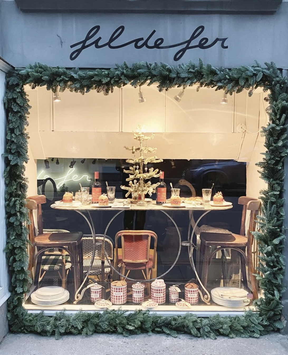 Fil de Fer holiday window display