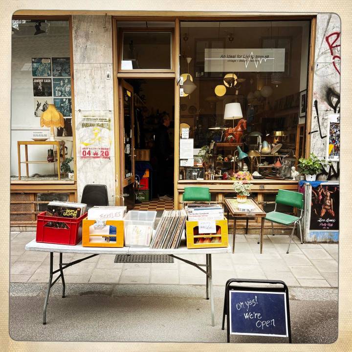 An Ideal for Living, bild 1