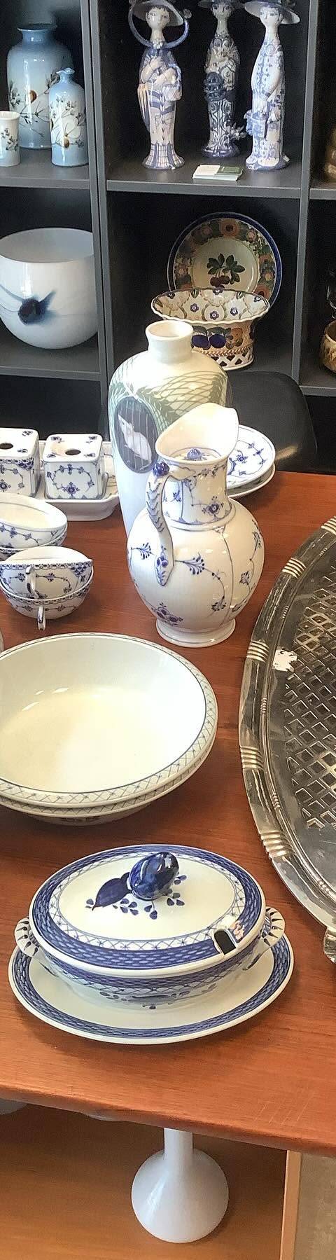Photo via Facebook / danamantique