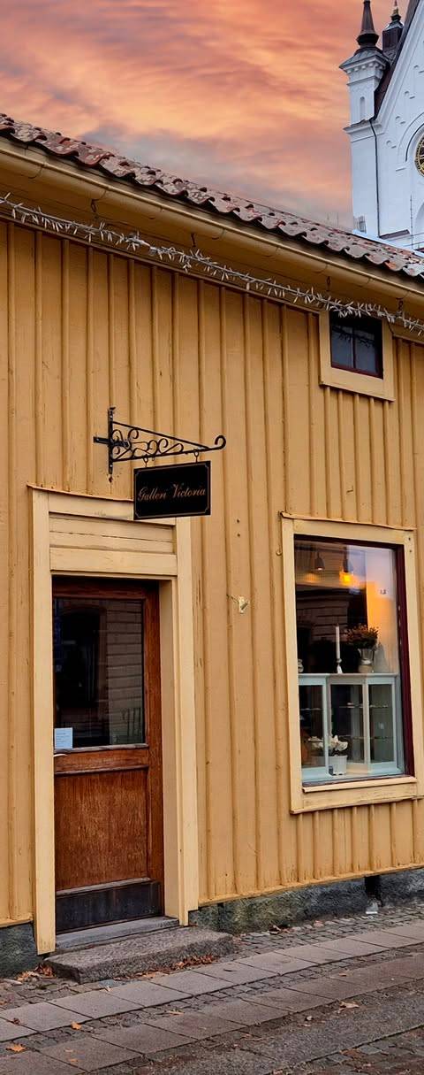 Photo via Facebook / Galleri-Victoria-100092650974217