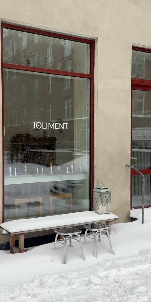 Photo via Instagram @jolimentvintage
