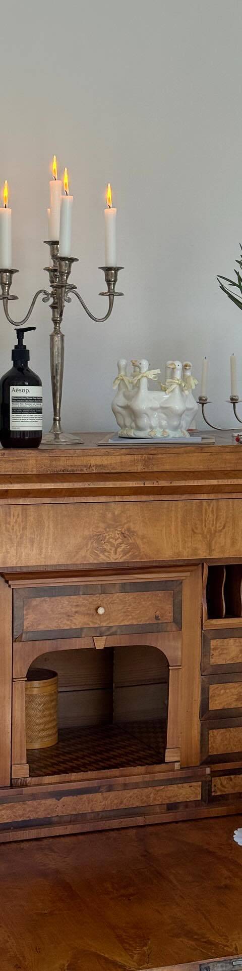 Photo via Instagram @jolimentvintage