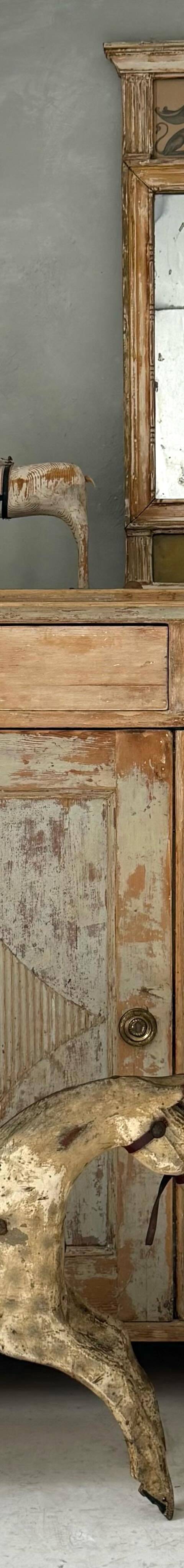 Photo via Instagram @ninahartmannantiques