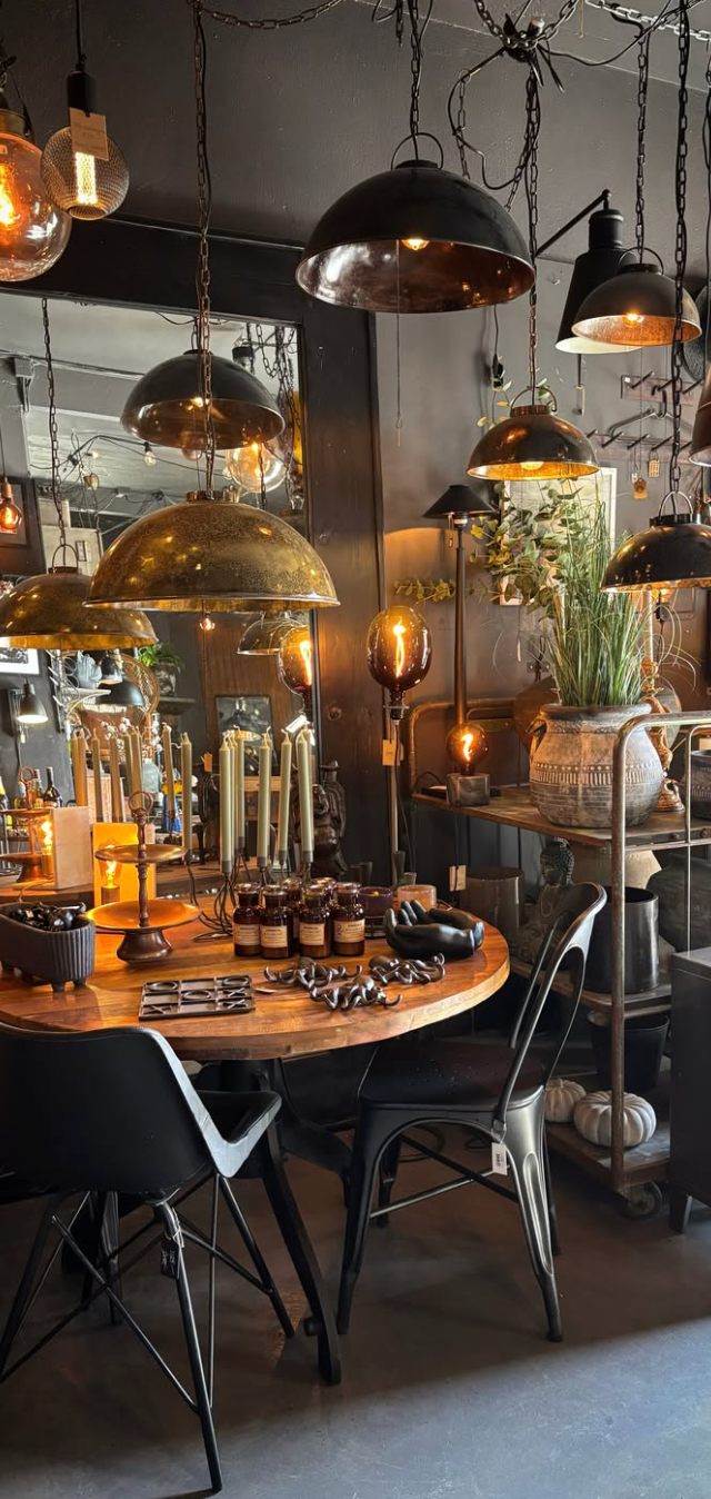 Odd & Raw Interior