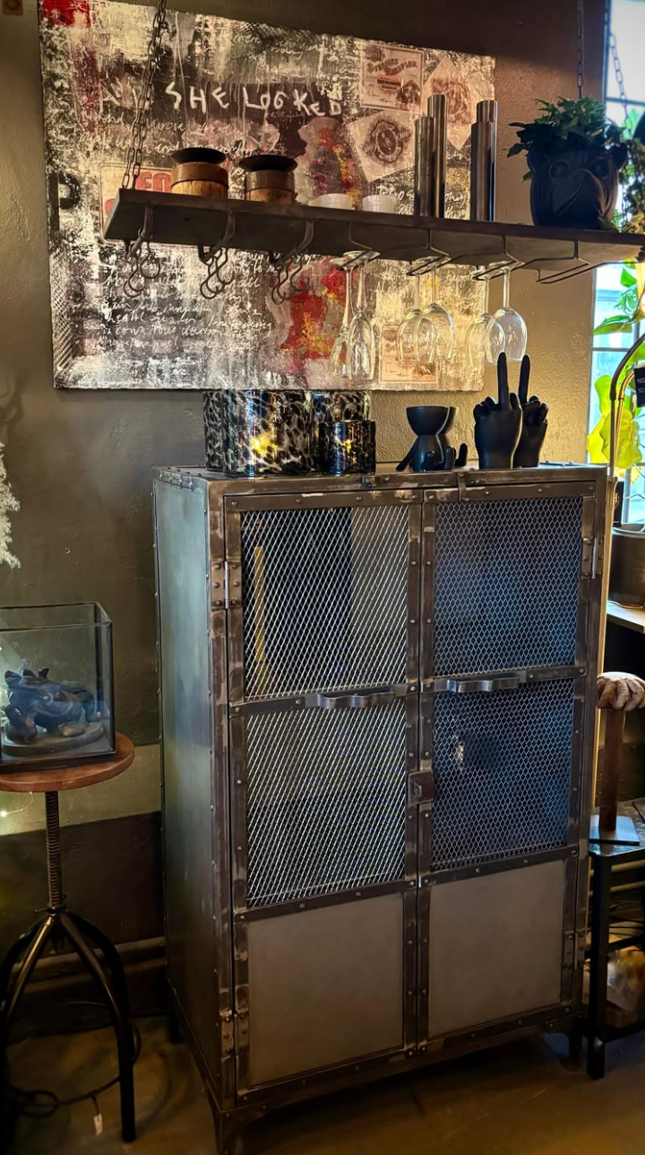 Odd & Raw Interior photo 1
